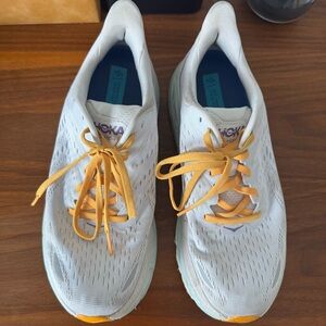 Hoka Clifton 8